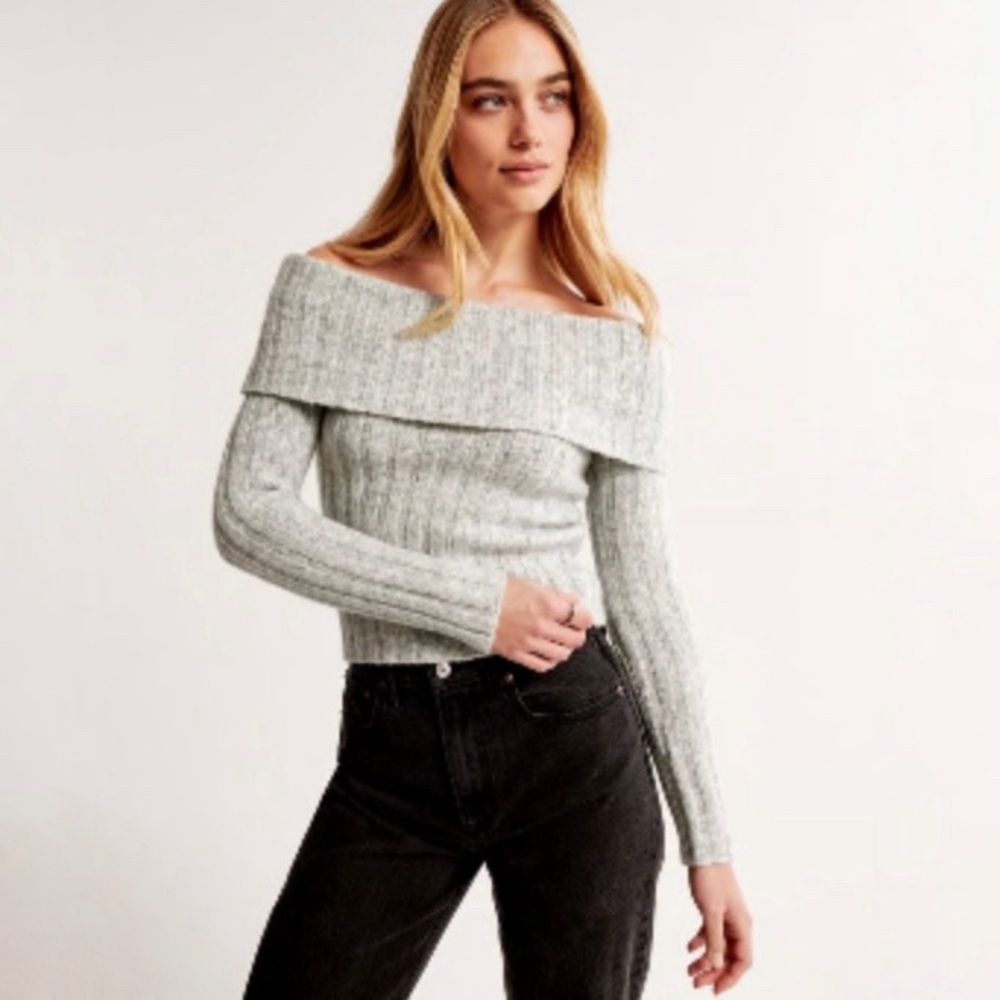 Abercrombie & Fitch Gray Ribbed Foldover Off the Shoulder Sweater Size M Knit